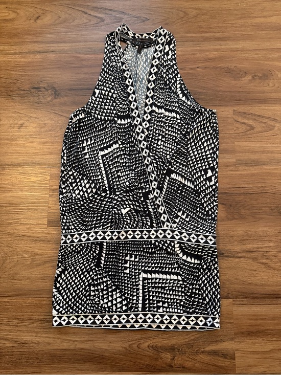 BCBGMaxAzria Dresses & Skirts - BCBGMaxAzria Black and White Geometric Mini Dress